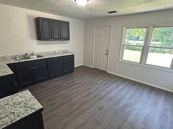 4th image of 40 Saint Gregory Dr