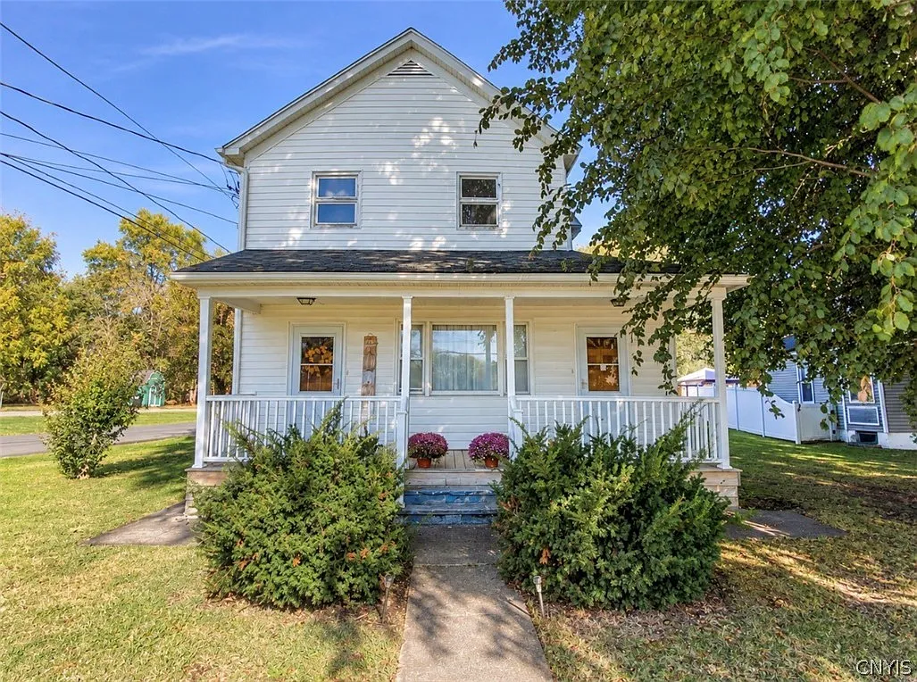 1 bed, 1.0 bath, 1824 sqft, $1,100 — Photo 1