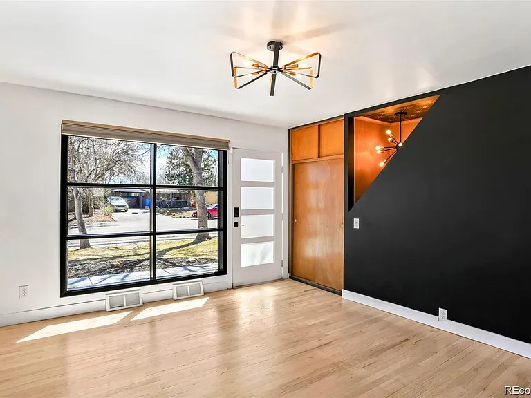 9309 Highland Pl — Photo 2