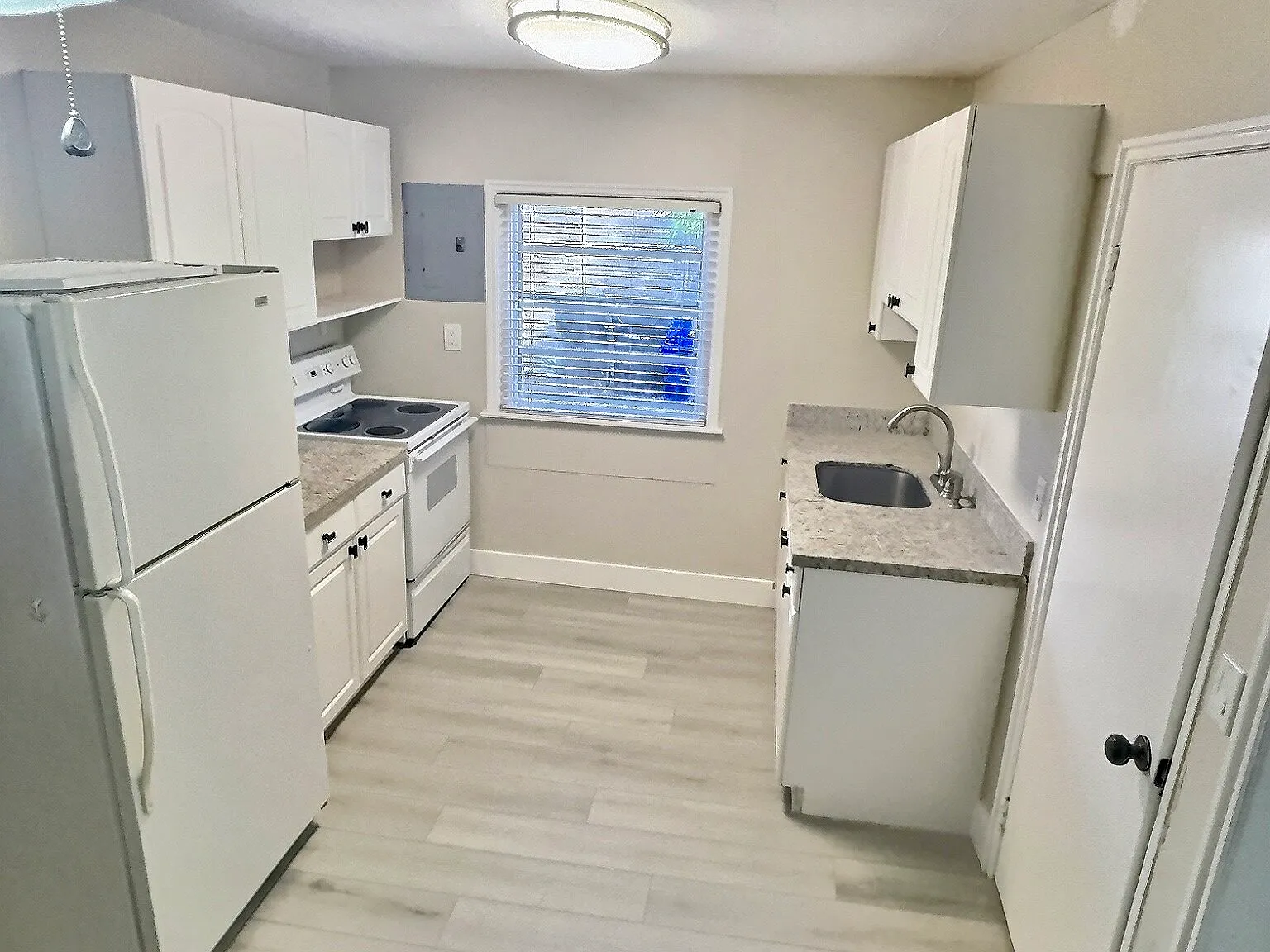 2 bed, 850 sqft, $2,000 — Photo 3