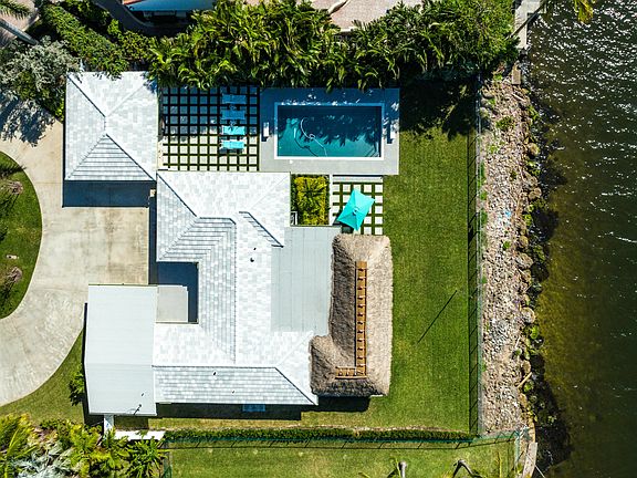 5th image of 541 SE 18th Avenue