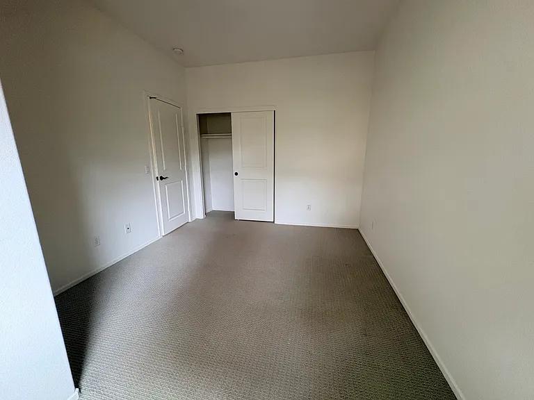 610 S Kroeger St — Photo 24