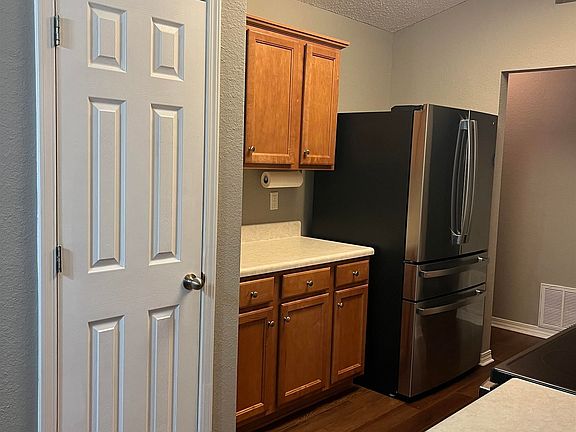 4th image of 309 Cluster St