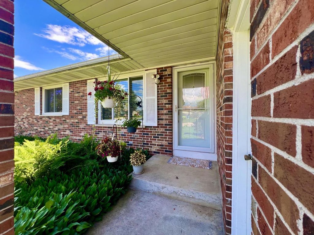 1216 Pinecrest LANE, Onalaska, WI - View 2