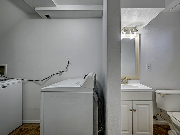 3rd image of 6724 Hampton Dr