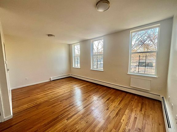 4th image of 94 Marion St #2