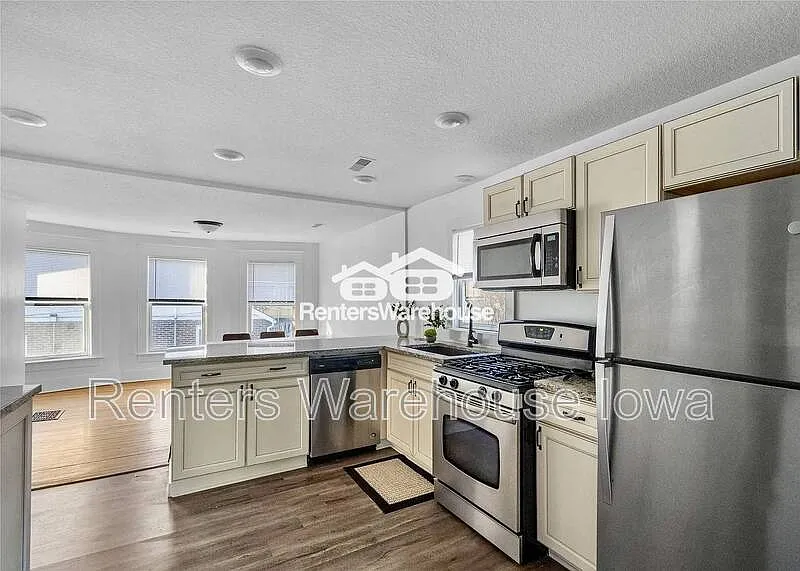 Building Photo - 544 36th St #2