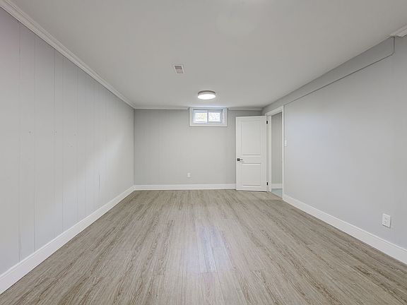 5th image of 12 Pearl Cres #1