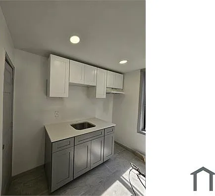 3 bed, 1200 sqft, $2,150 — Photo 1