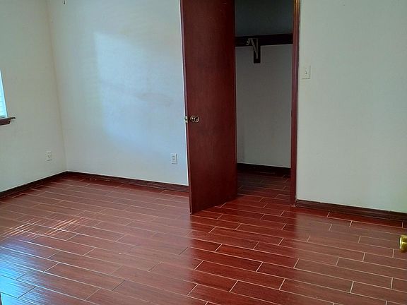 5th image of 204 Driftwood St