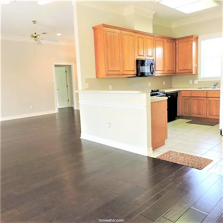4 bed, 2.5 bath, 1805 sqft, $2,100 — Photo 3