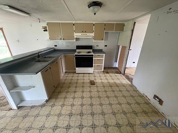 5th image of 112 Faith St