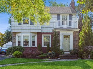 93 Doncaster Rd, Malverne, NY 11565