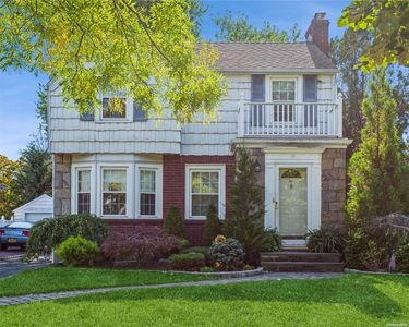 93 Doncaster Road, Malverne, NY, 11565