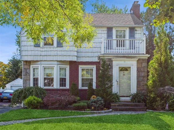 93 Doncaster Road, Malverne, NY 11565