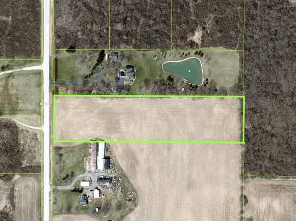 Menge Rd, Marengo, IL 60152