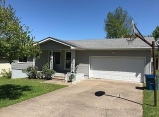 2605 W Katella Ln, Springfield, MO 65807