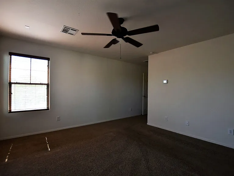 3828 S Vineyard Ave — Photo 6
