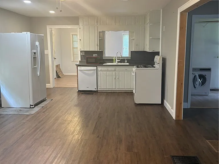 1387 Criswell Rd SE — Photo 3