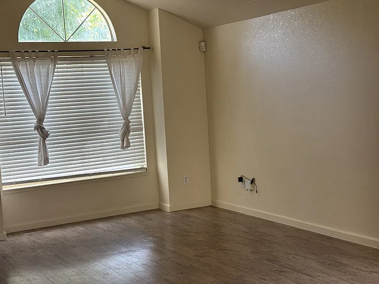 2317 Quail Meadow Dr — Photo 4