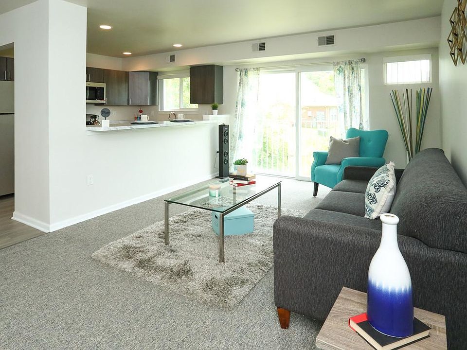 New Construction (Style C) apartment - Living room and kitchen open space layout with a breakfast nook. - Kitchen is complete with updated stainless steel appliances.