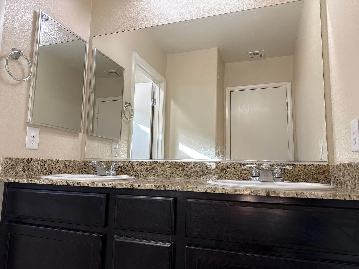 3-Bedroom Townhome in Gated Mesa Verde — Photo 2