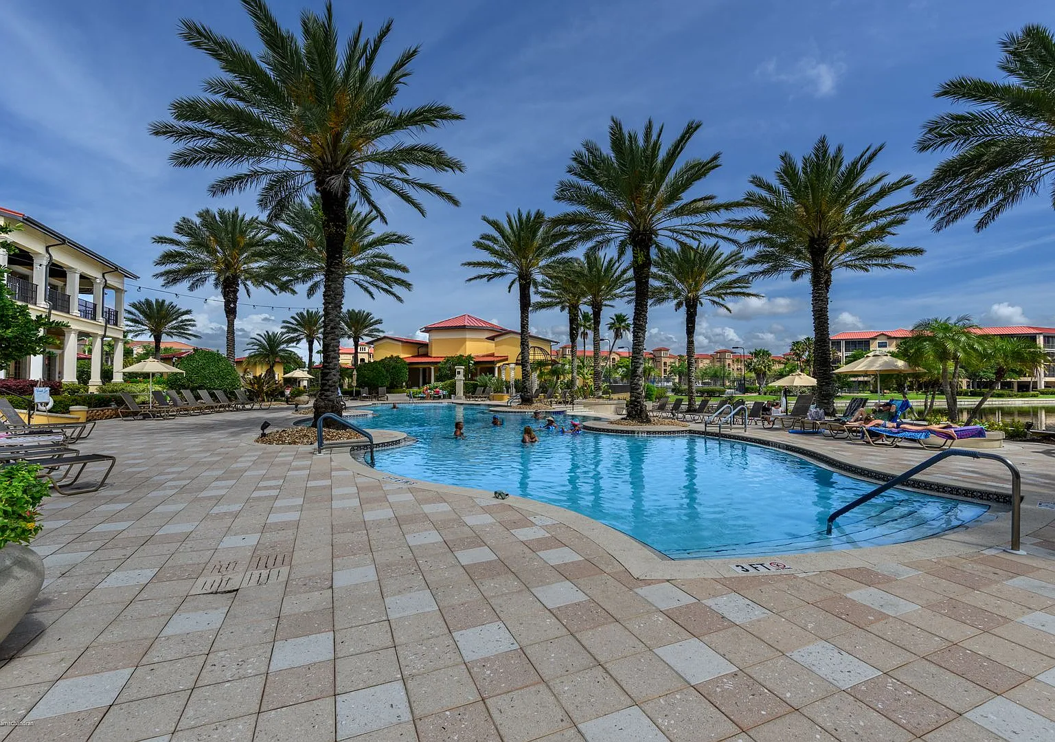 Seasonal Executive Luxury Rental 3-Month Minimum — Photo 2