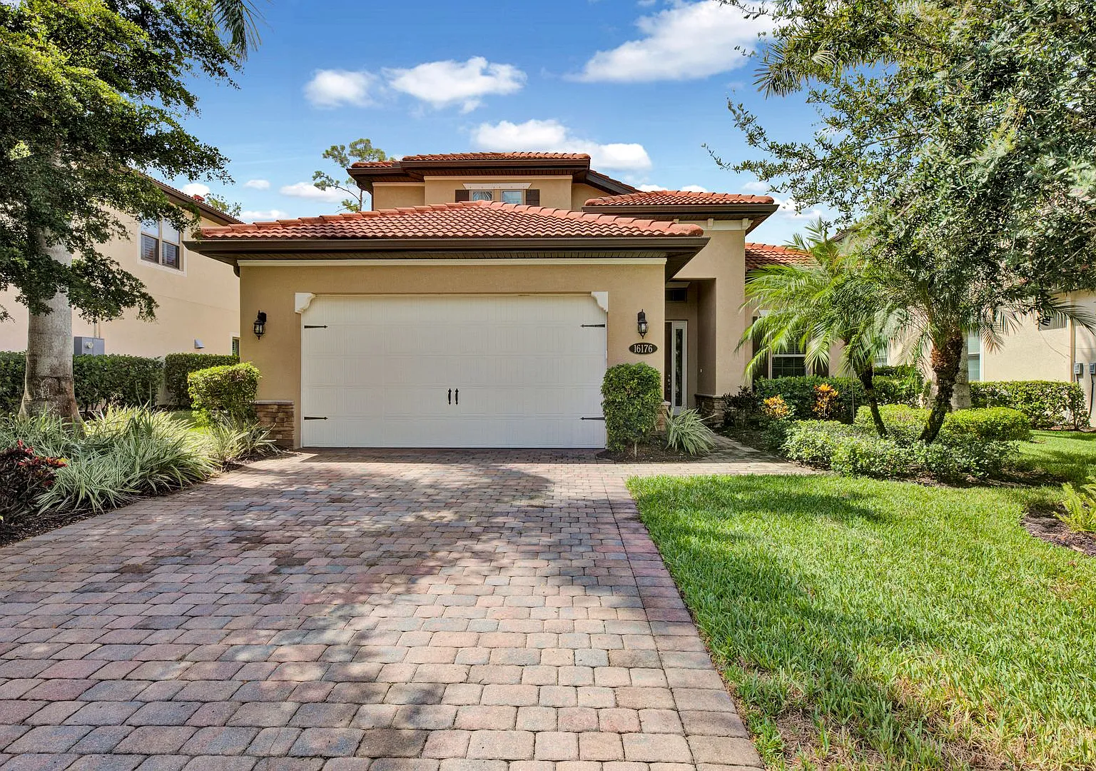 Single Family Pool Home - Pet Friendly — Photo 1