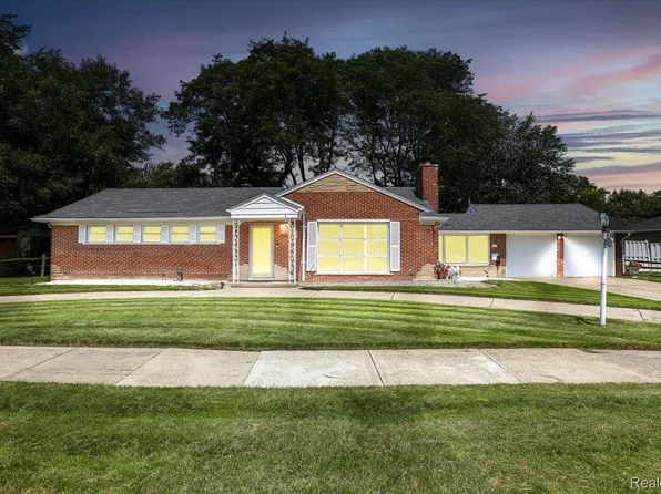 20601 Erben St, Saint Clair Shores, MI 48081