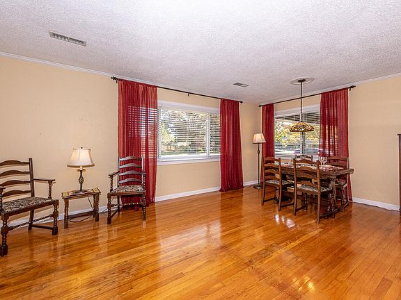 4th image of 220 Lonas Dr