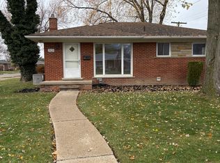 29210 Elmwood Ct, Saint Clair Shores, MI