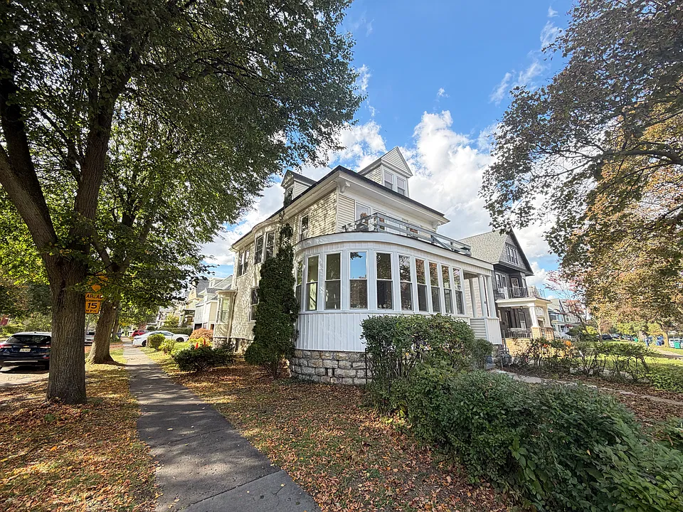 44 Greenfield St #2
