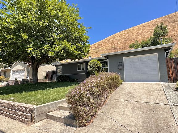 3rd image of 38442 Canyon Heights Dr