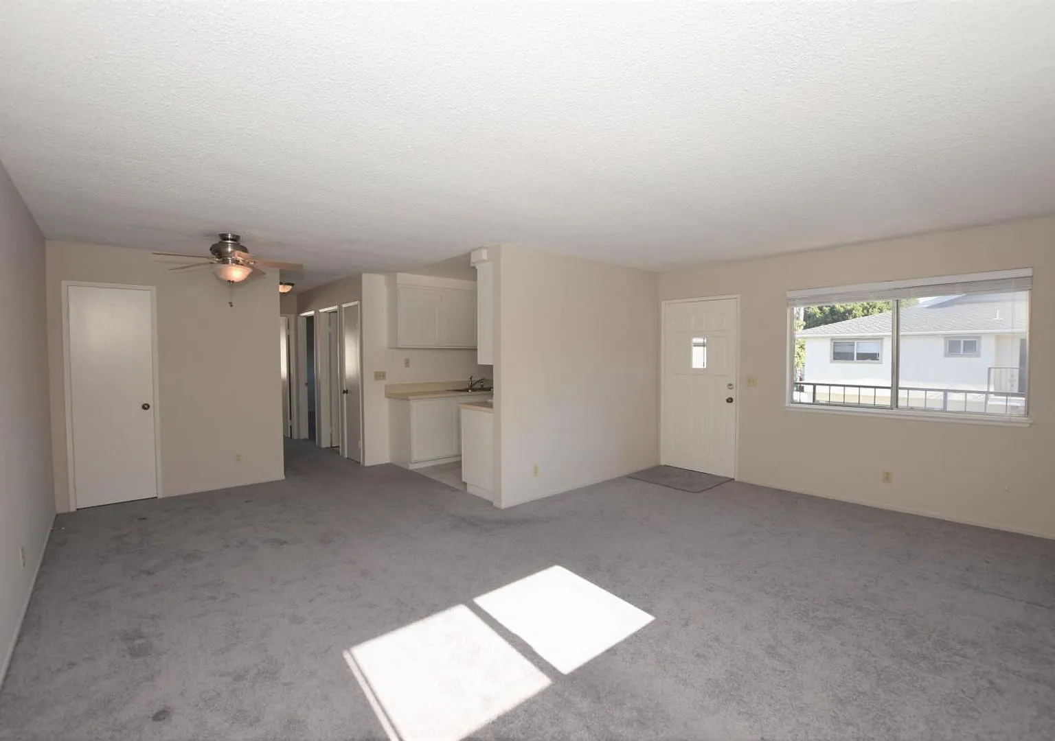 Popular Victoria Avenue Penthouse — Photo 1