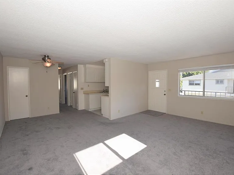 2670 Victoria Ave — Photo 3