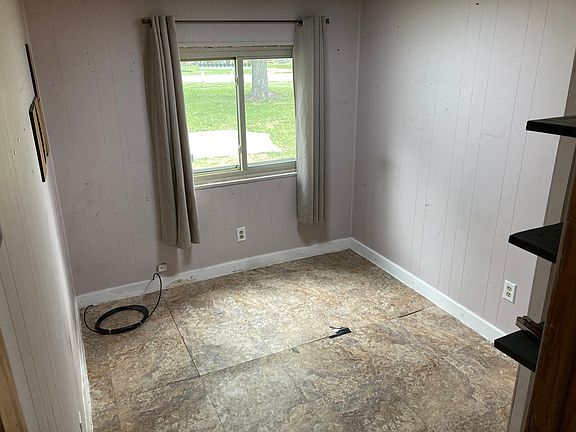 4th image of 810 Melody Ln