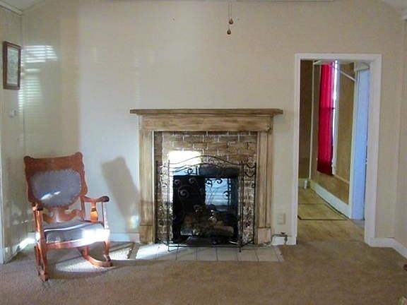 5th image of 208 E Montgomery St