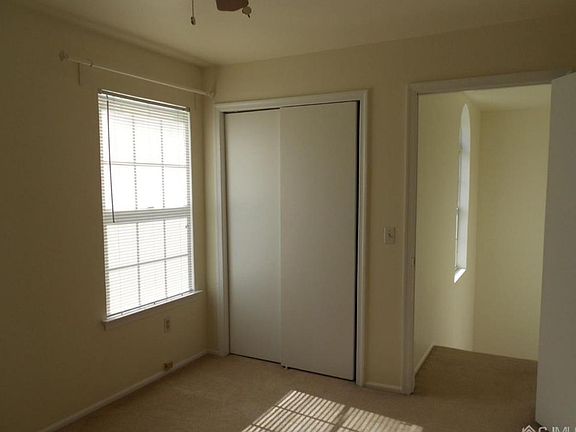 3rd image of 617 Hampshire Dr