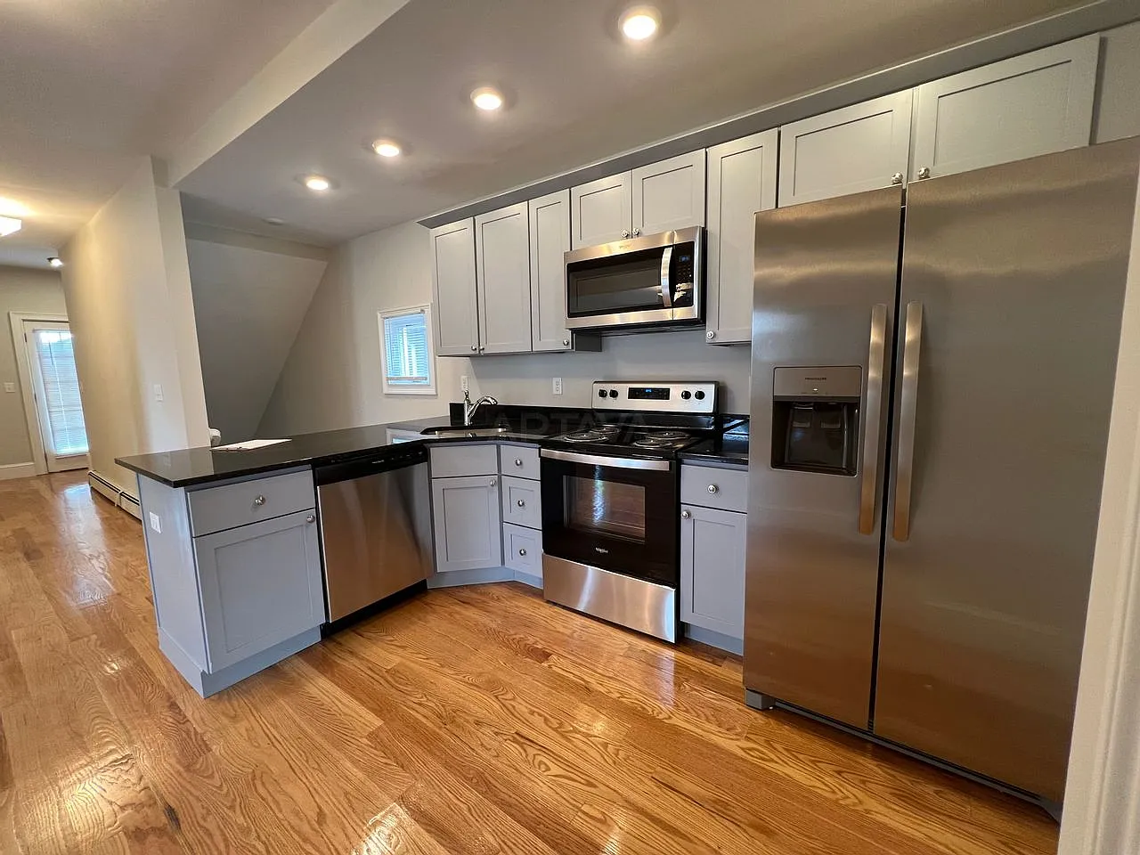 4 bed, $5,300 — Photo 4