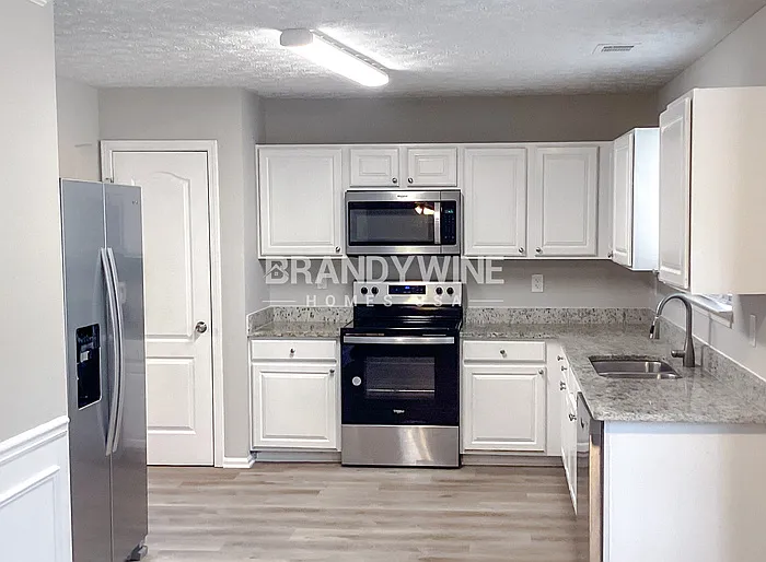 2025 Newton Estates Dr — Photo 15