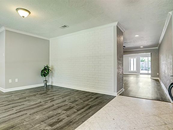 5th image of 714 Quaker Drive