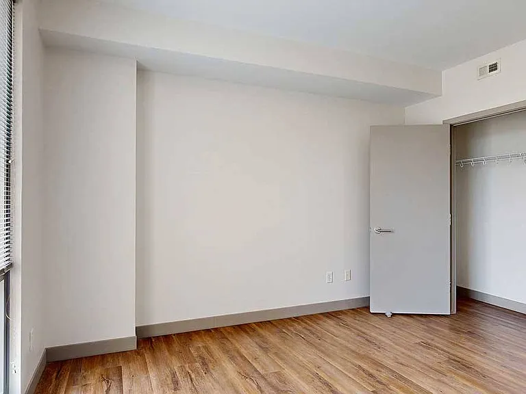 Midtown Crossing Apartments — Photo 96