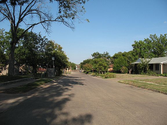2nd image of 2316 Sunny Ln