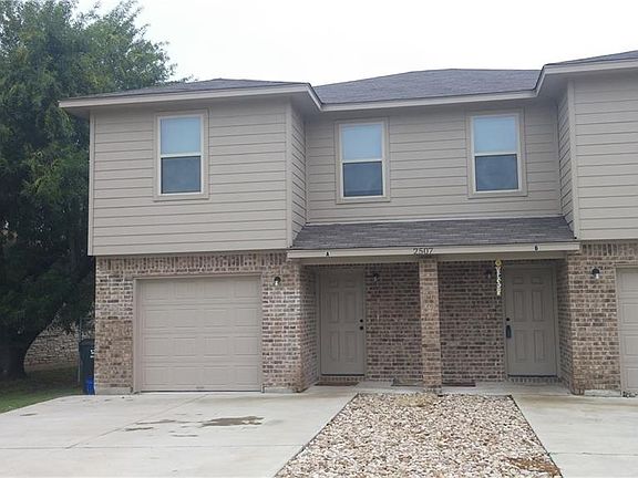 2nd image of 2507 Oak Ln #A