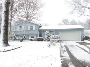 21595 Maple Glen Dr, Edwardsburg, MI 49112