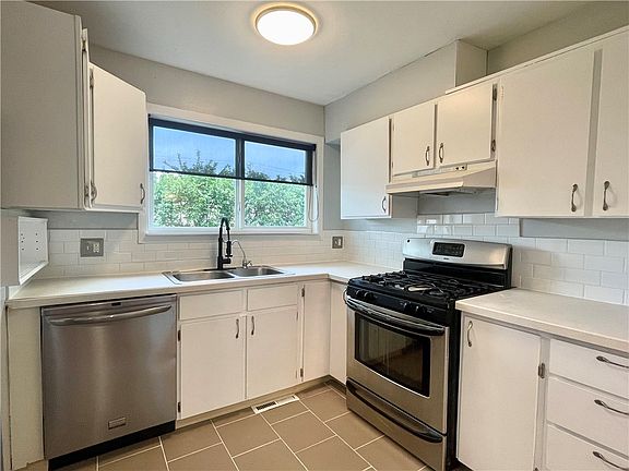 4th image of 1540 Yellowstone Ave APT D