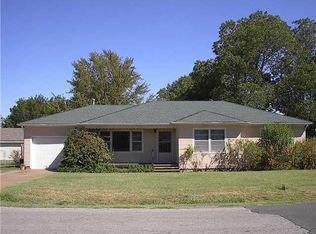 1406 W Walnut St, El Reno, OK 73036