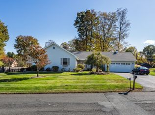 8 Robin Ridge Dr, Feeding Hills, MA 01030