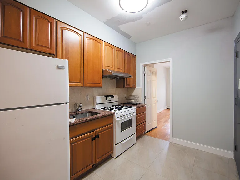 211 Himrod St #2R — Photo 2