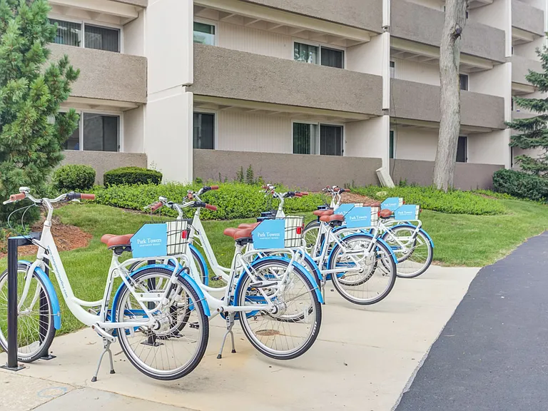 Park Towers Apartments — Photo 13